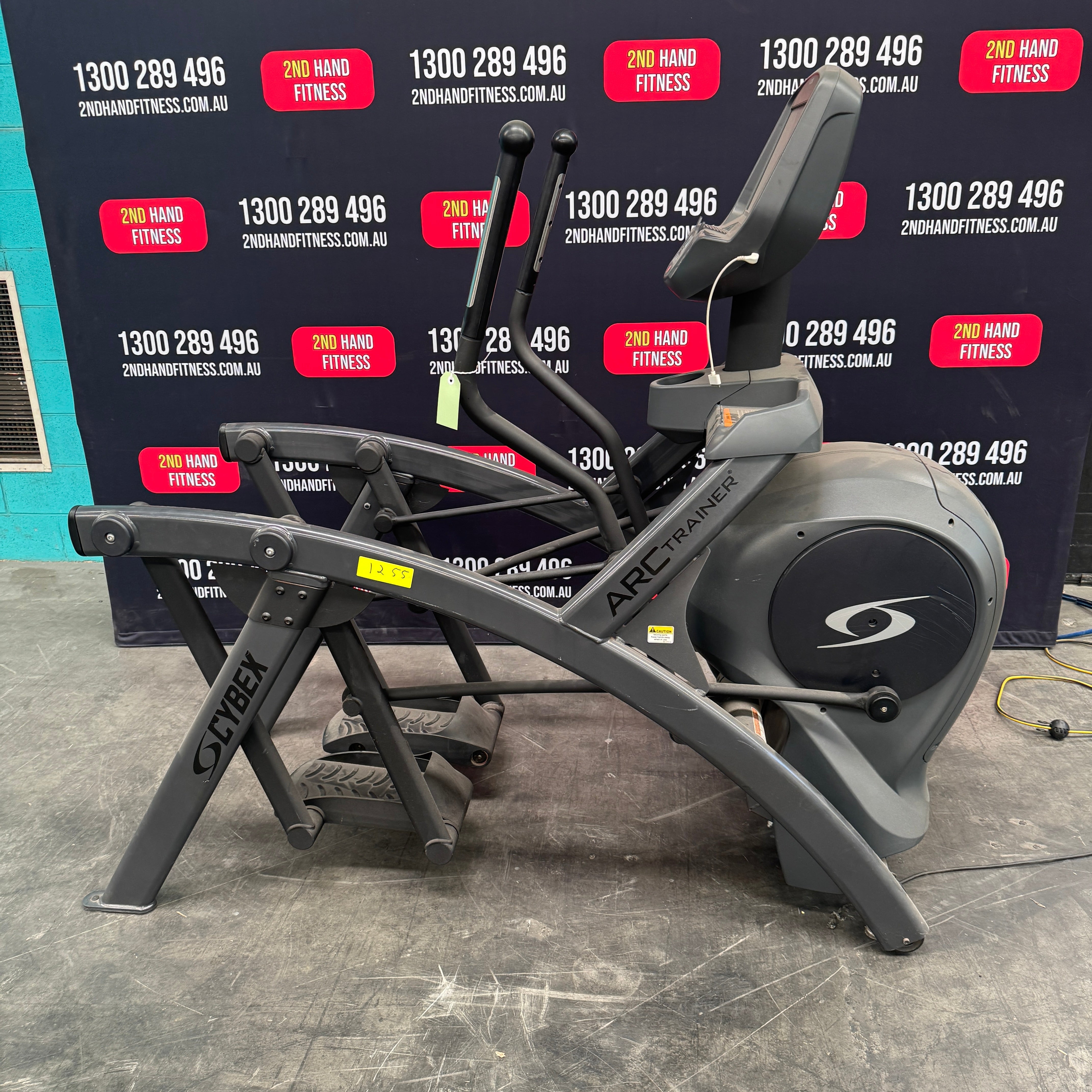 Cybex 627AT Arc Trainer