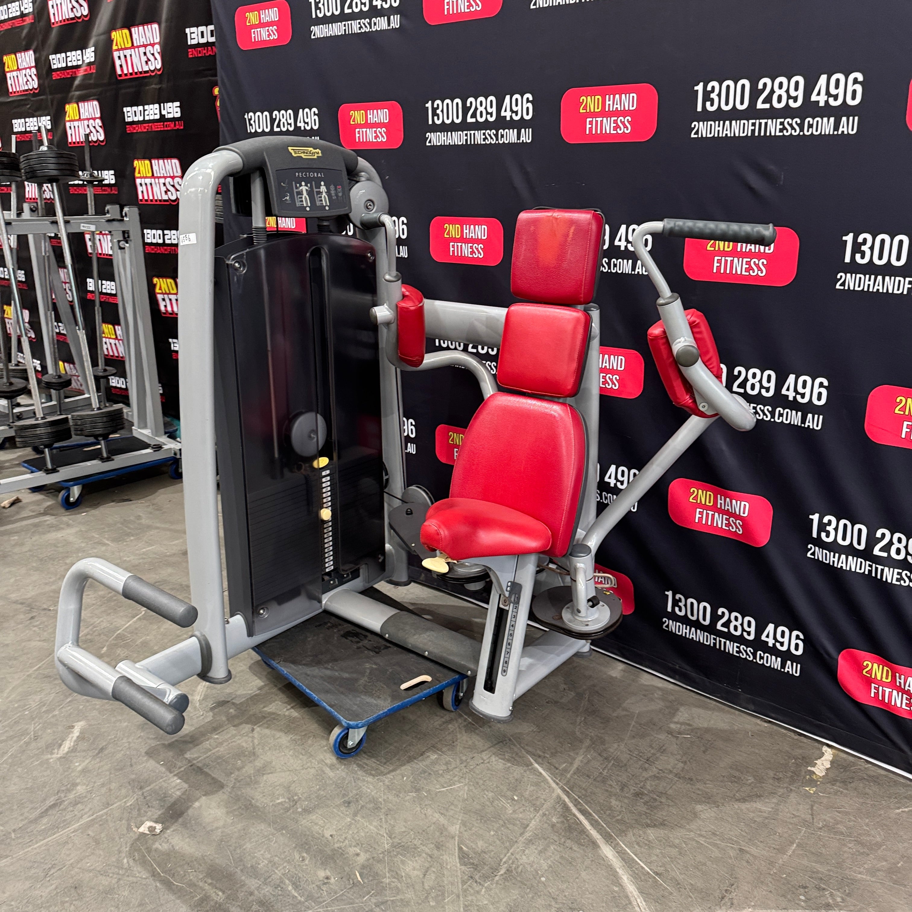 Technogym Selection Pectoral - Silver Frame, Red upholstery