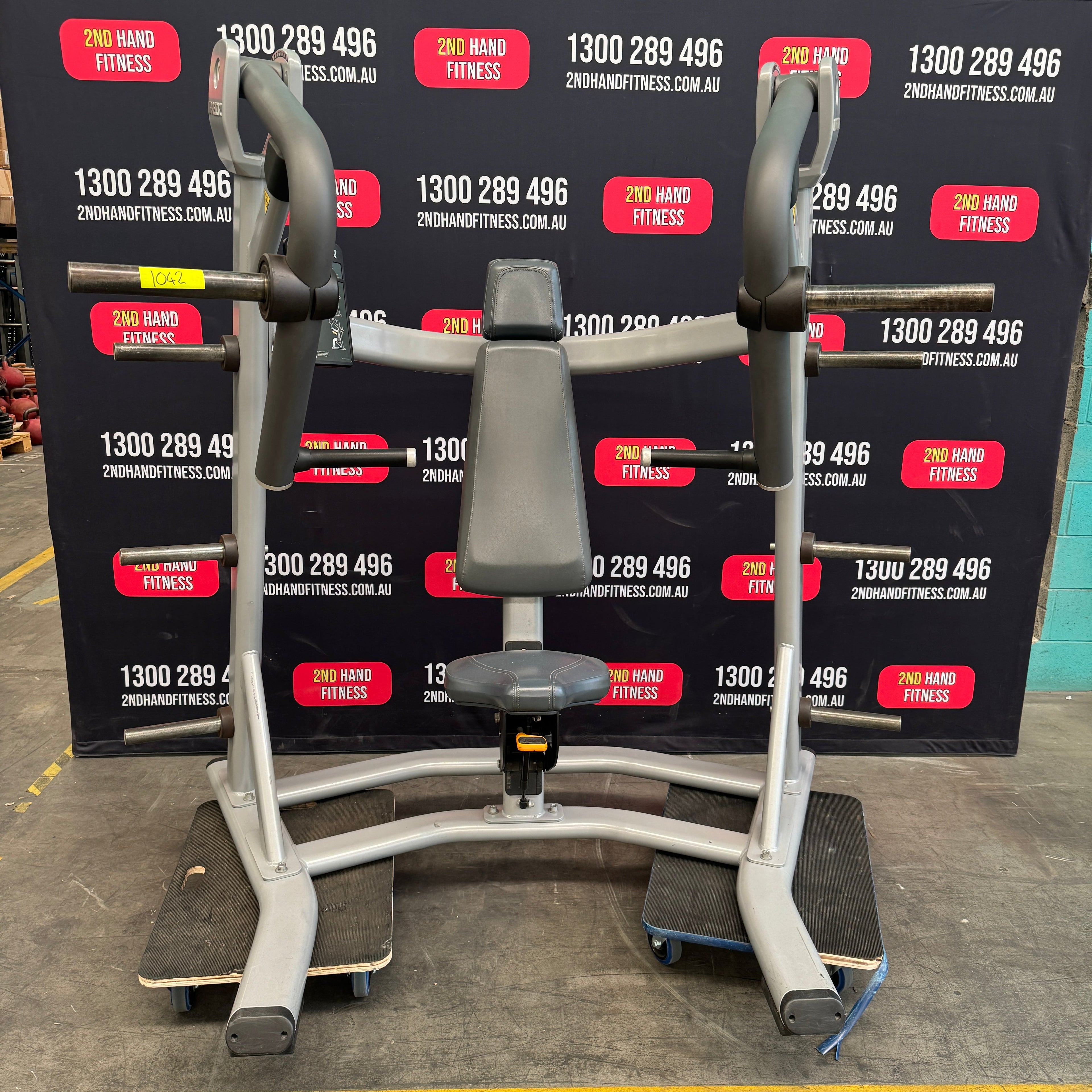 Precor Discovery Chest Press