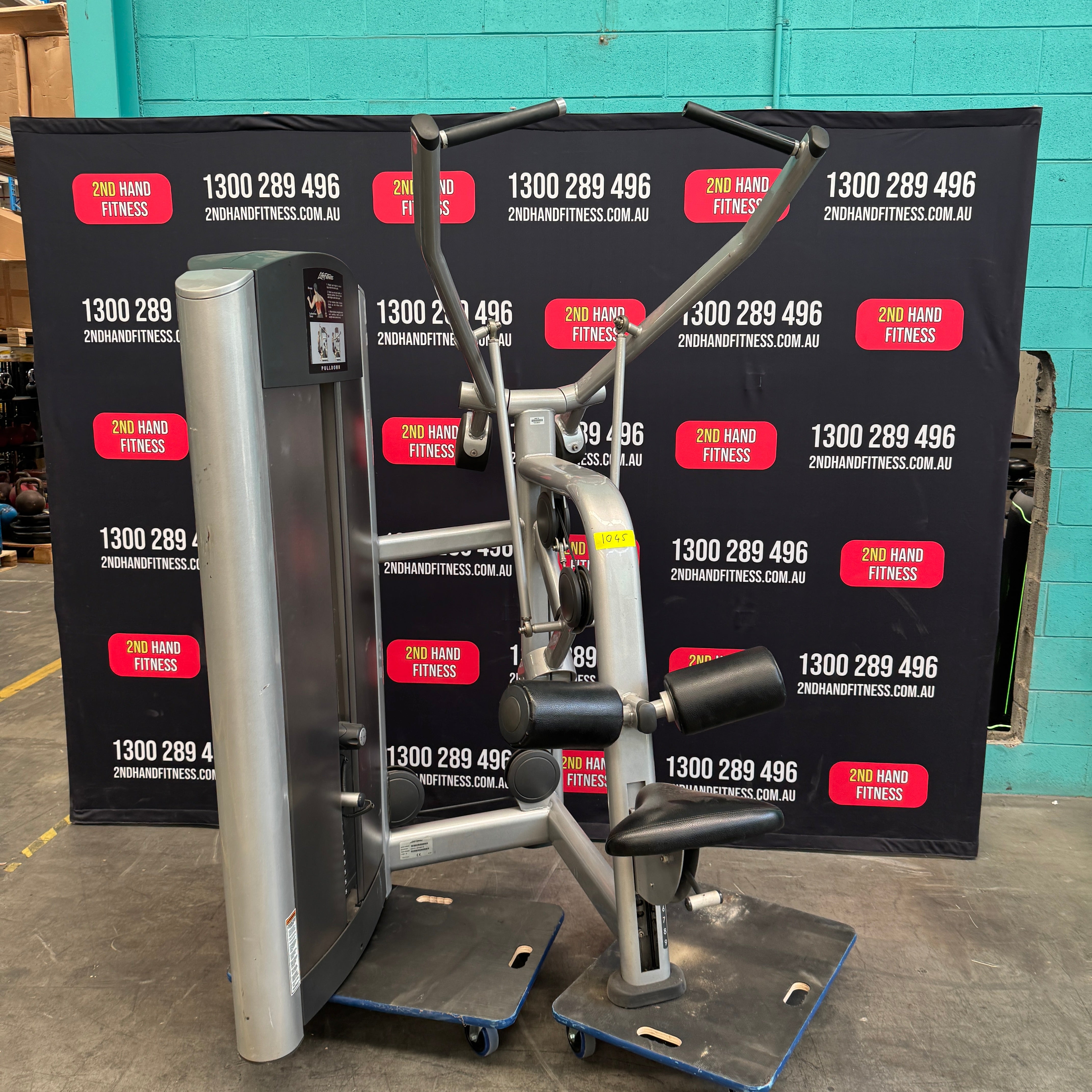 Life FItness Signature  Lat Pulldown