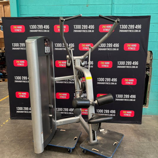 Life FItness Signature  Lat Pulldown