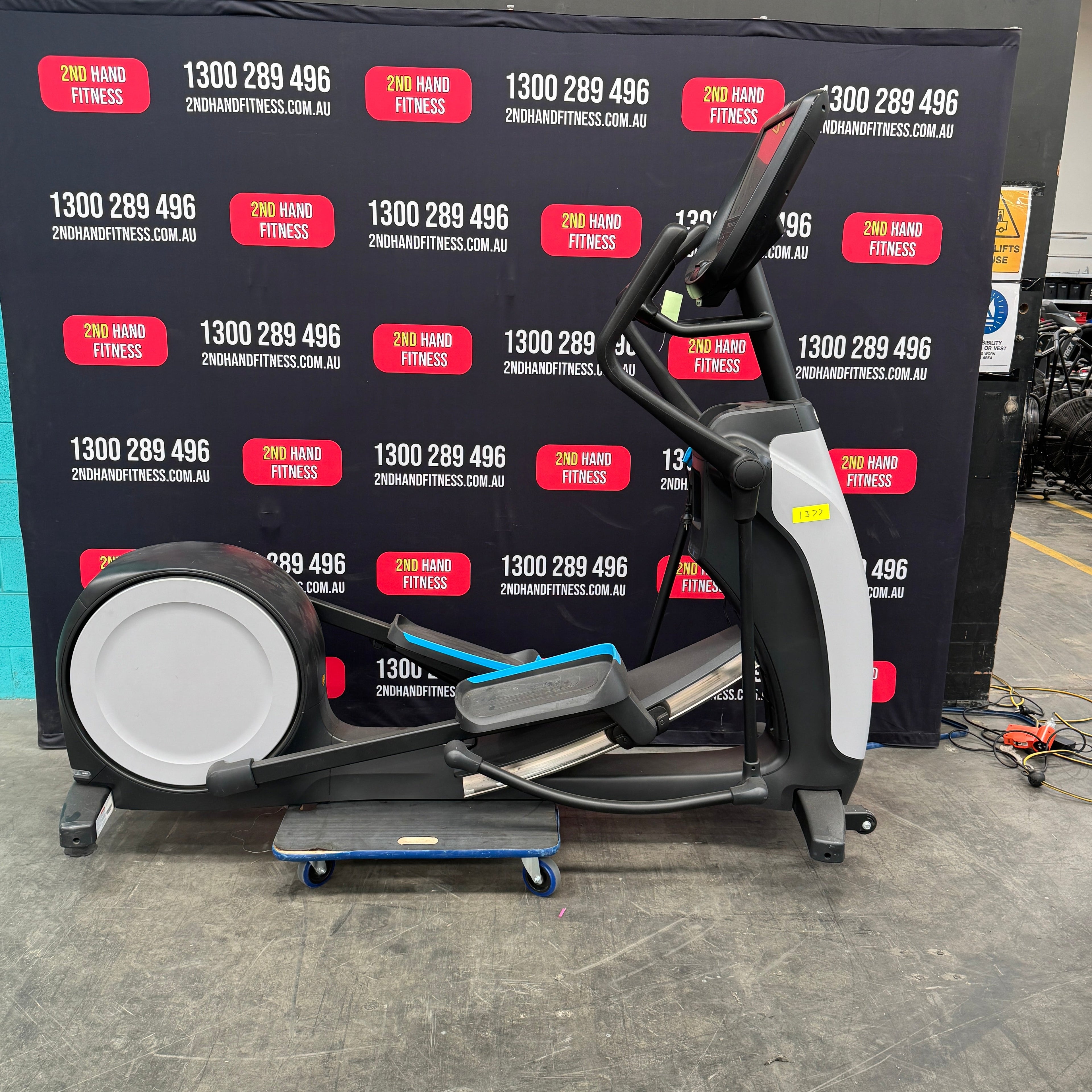 Precor EFX 885 P82 Elliptical